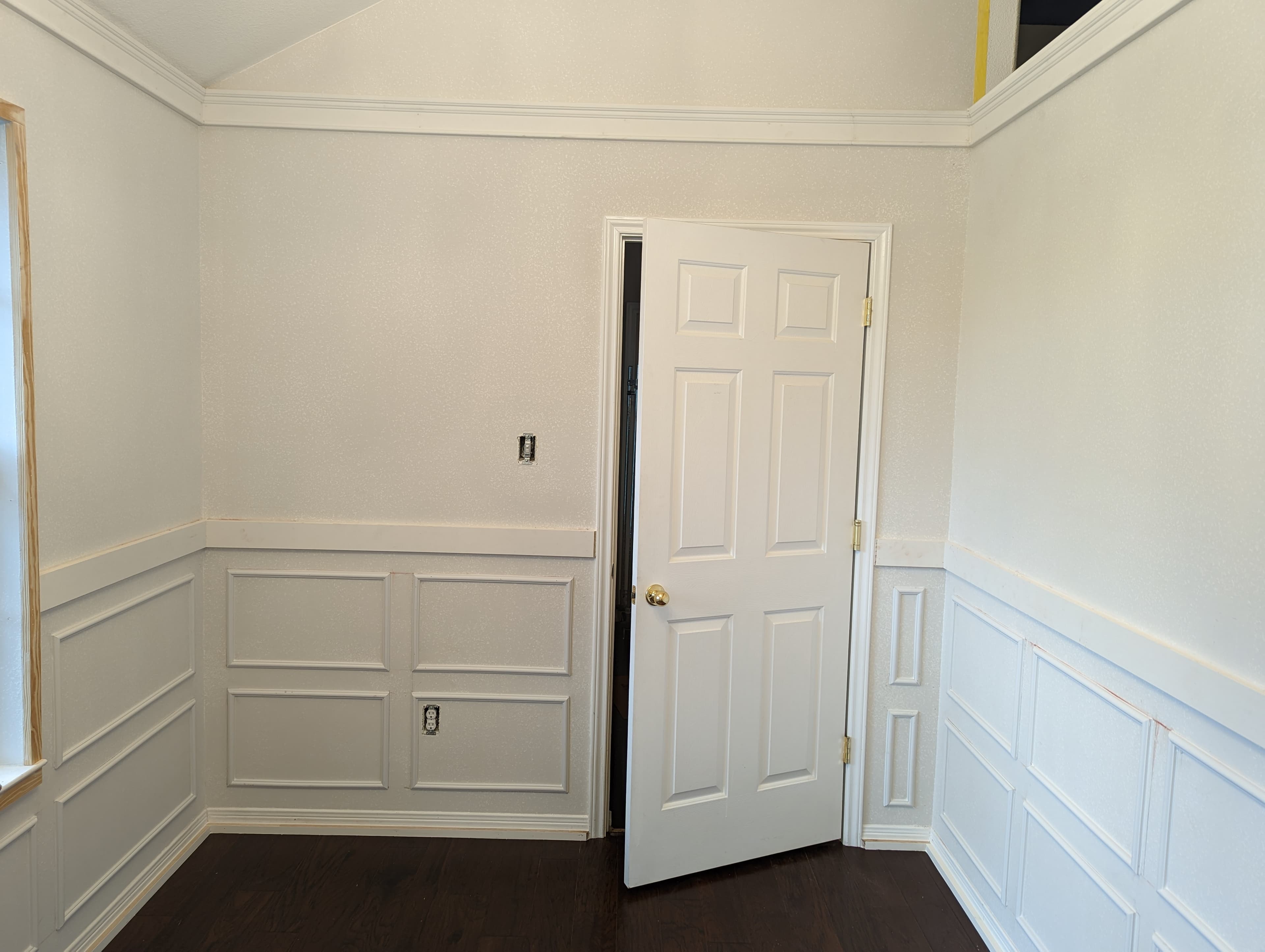 Custom wainscoting with crown molding for dining room - San Antonio carpentry