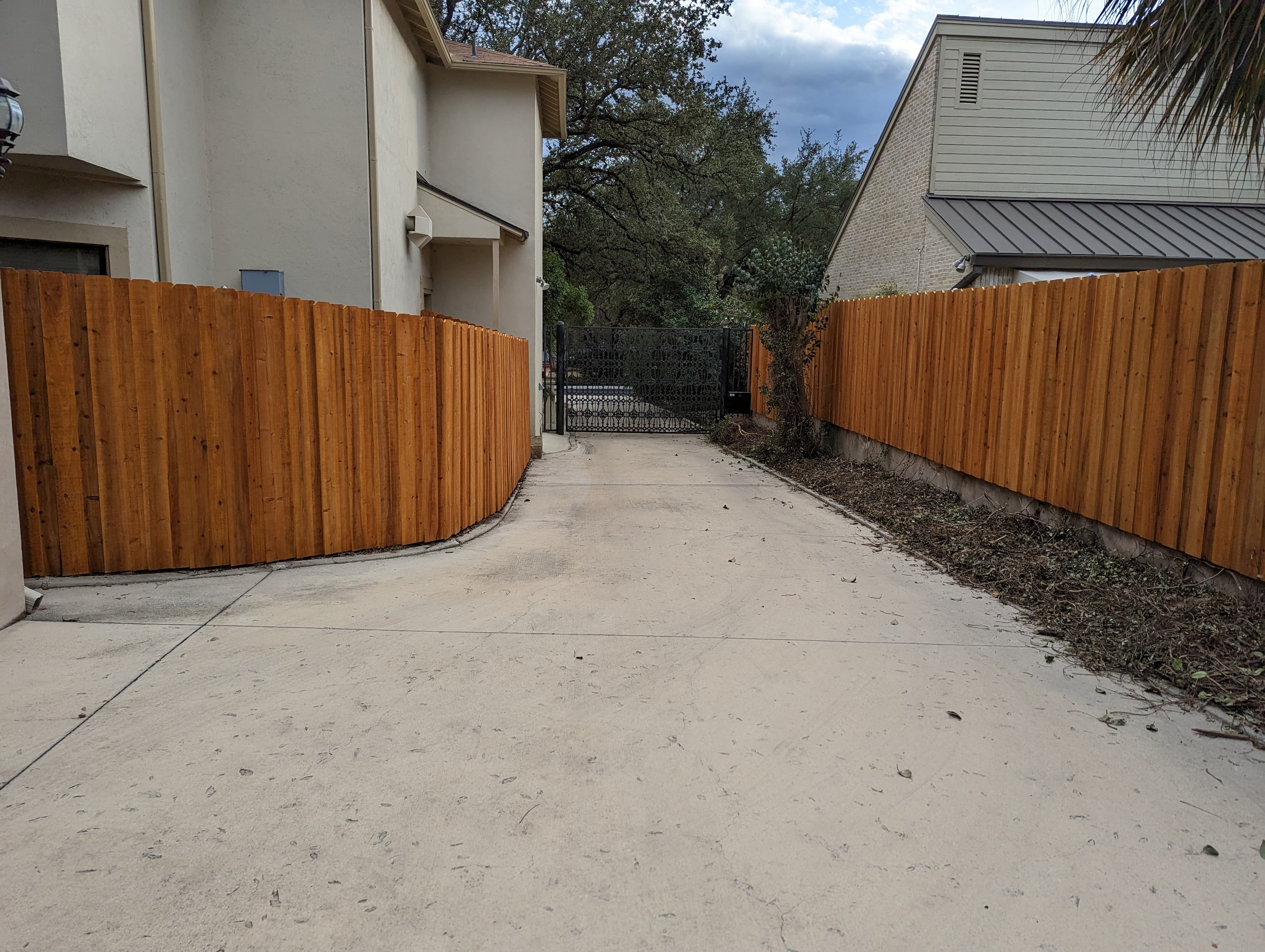 Professional fencing project featuring cedar privacy fence vertical slats curved