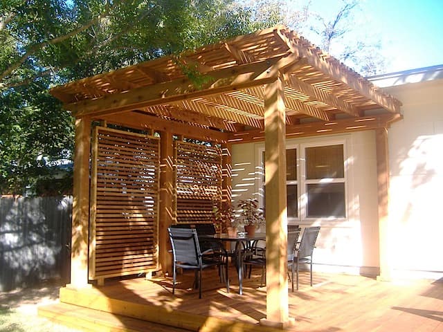 Professional outdoor living project featuring privacy screen 1