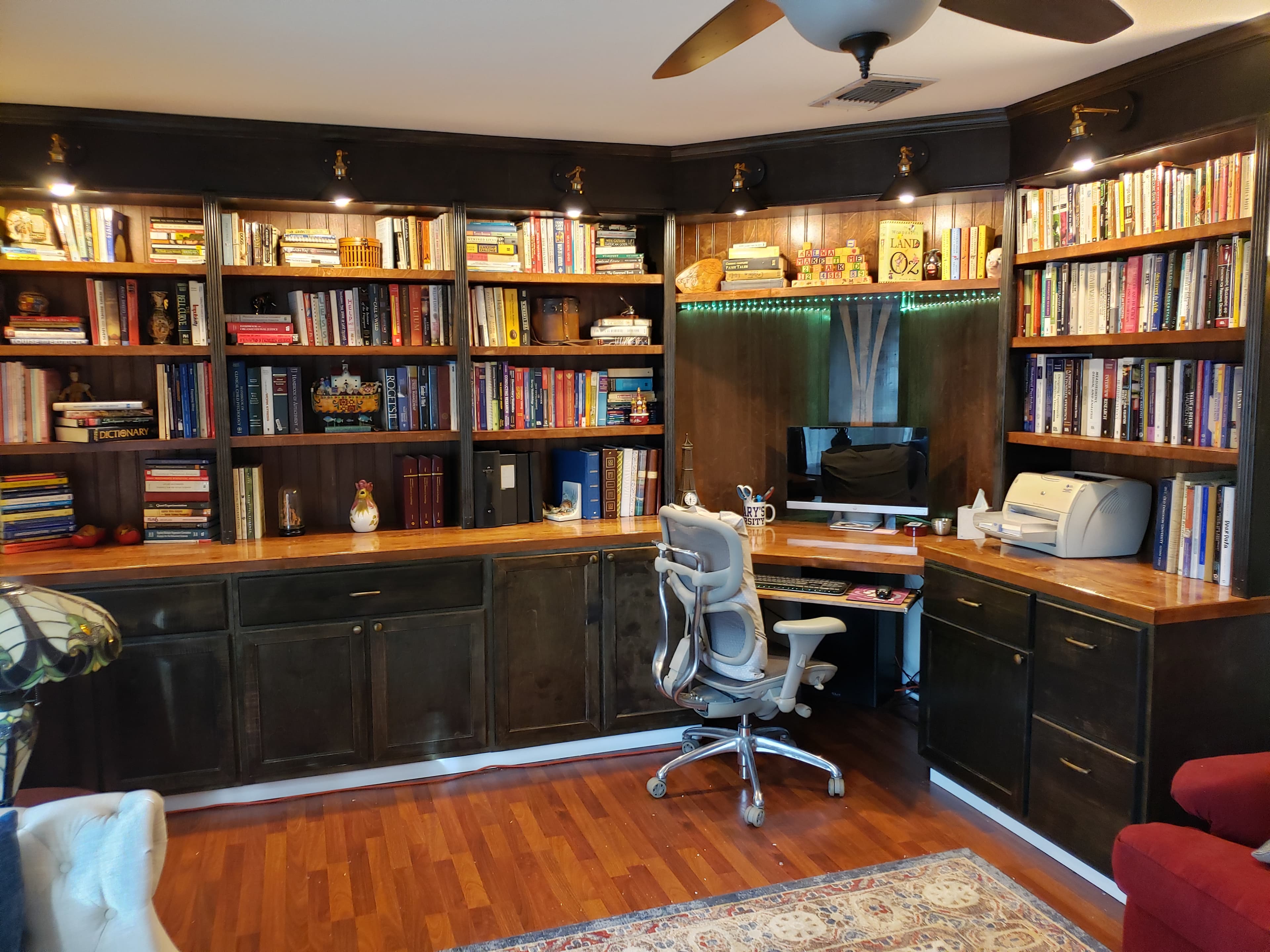 Built-in Library with Desk